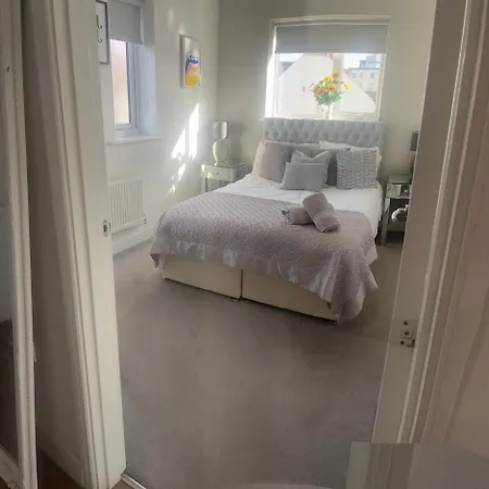 Luxury Riverside 2 Bedroomed Apartment With Balcony Newport  Exterior photo