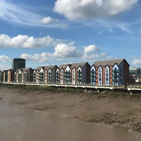 Luxury Riverside 2 Bedroomed Apartment With Balcony Newport  Exterior photo