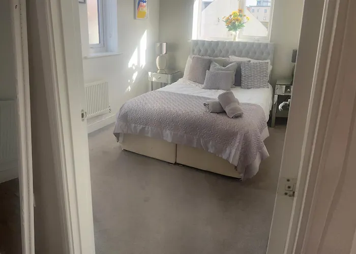Luxury Riverside 2 Bedroomed Apartment With Balcony