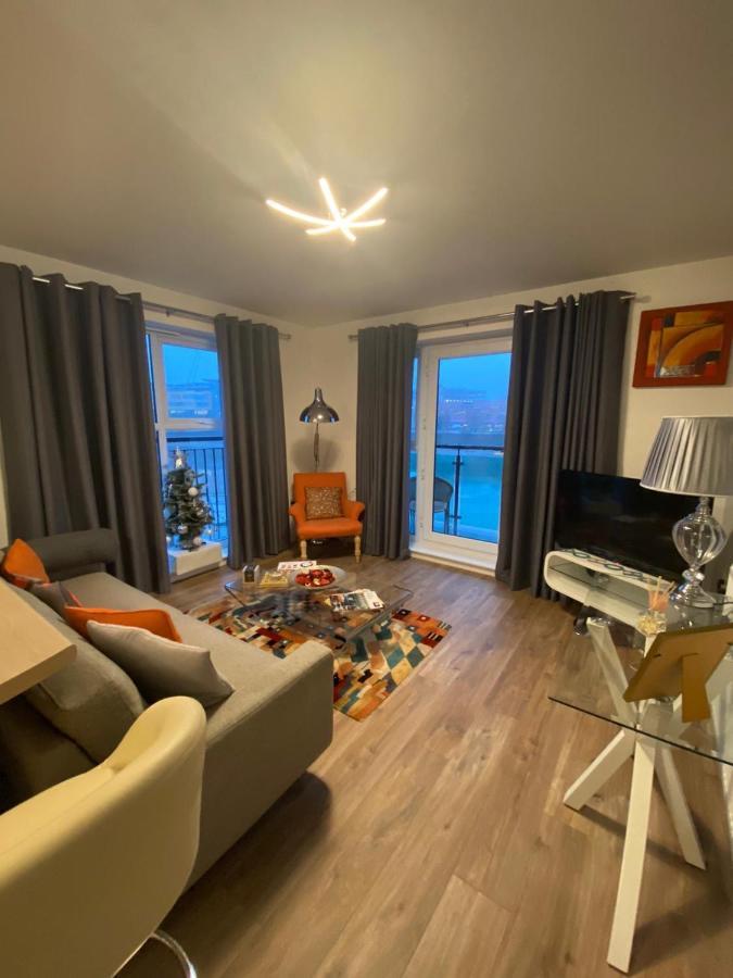 Luxury Riverside 2 Bedroomed With Balcony * Newport (Gwent)