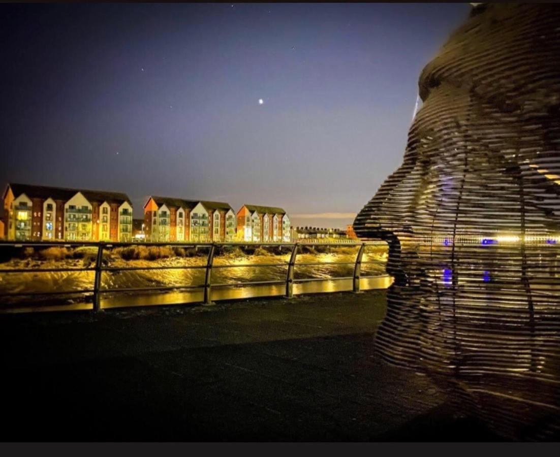 Apartment Luxury Riverside 2 Bedroomed With Balcony