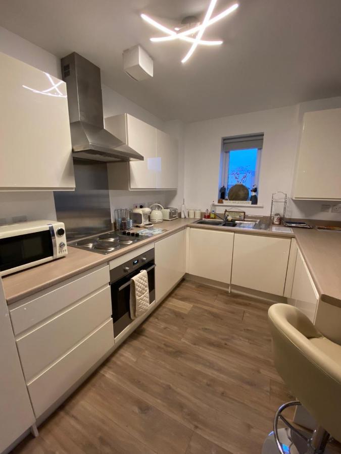Luxury Riverside 2 Bedroomed With Balcony Apartment *