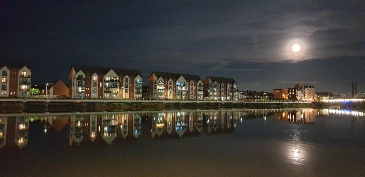 Apartment Luxury Riverside 2 Bedroomed With Balcony Newport (Gwent)