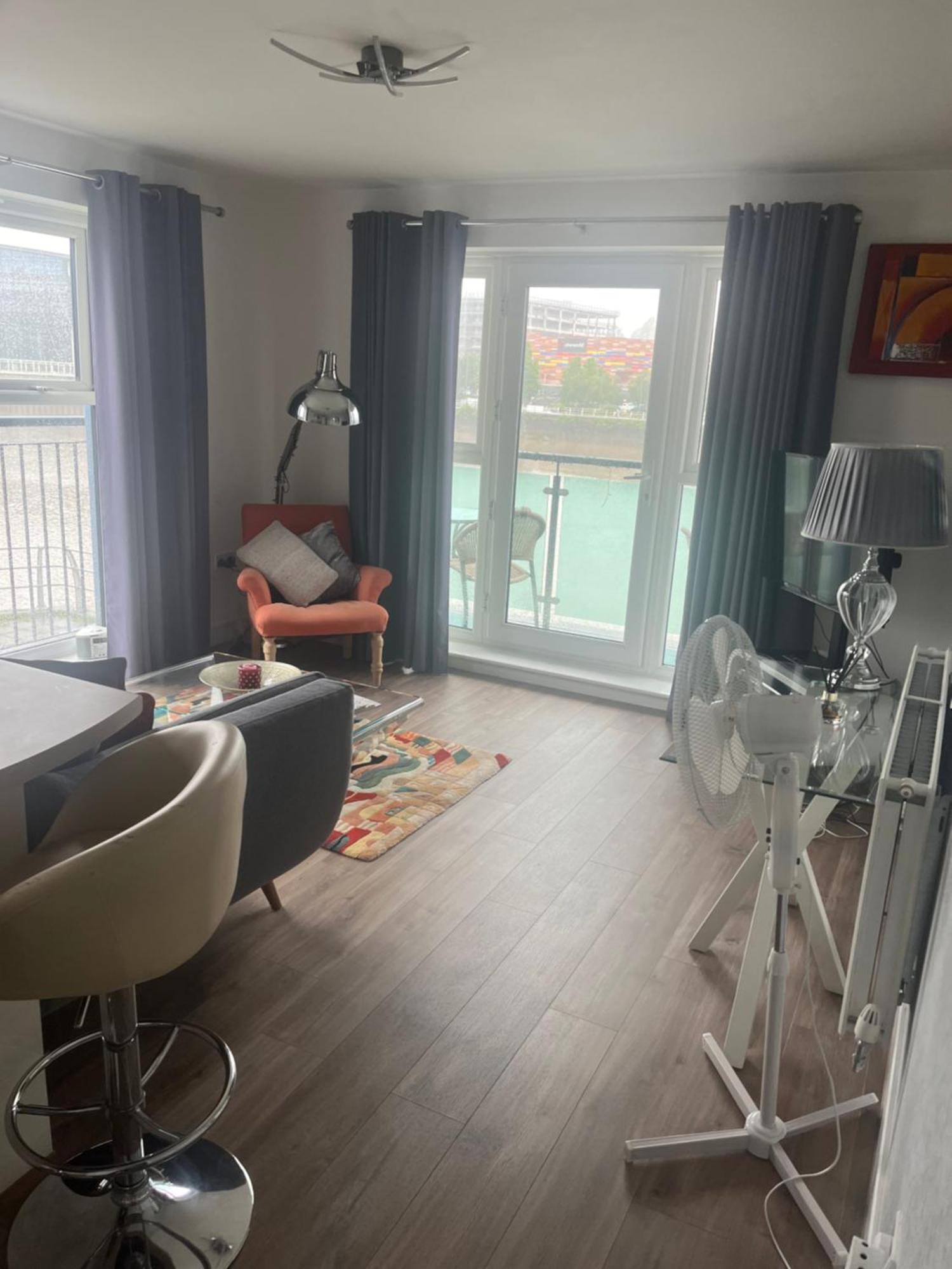 Apartment Luxury Riverside 2 Bedroomed With Balcony *