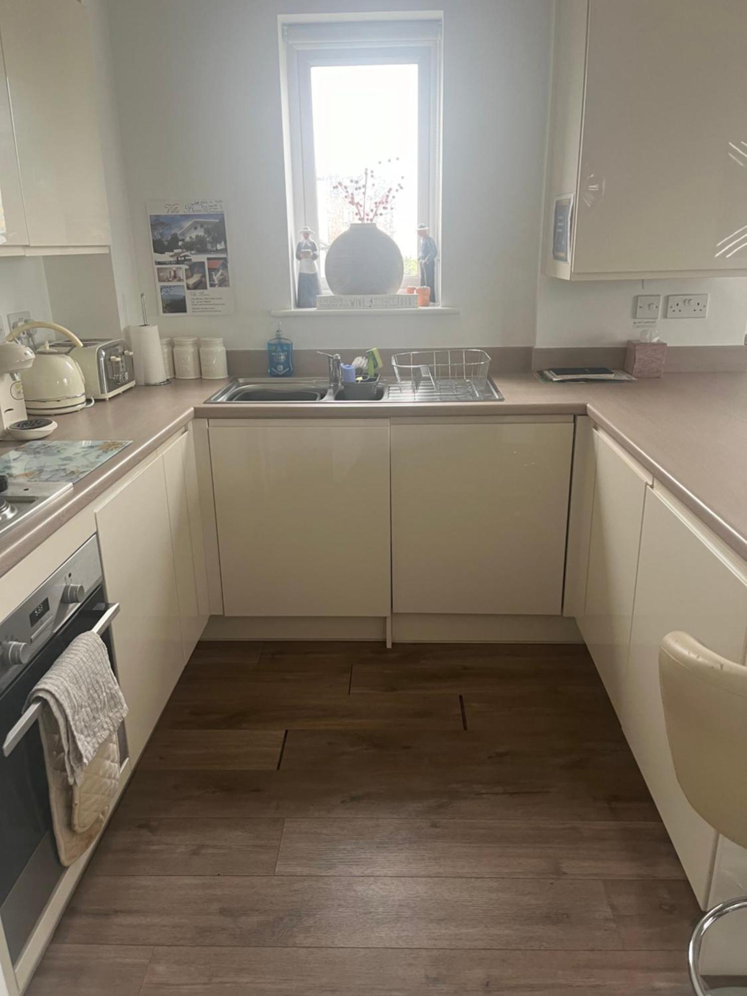 Luxury Riverside 2 Bedroomed With Balcony *