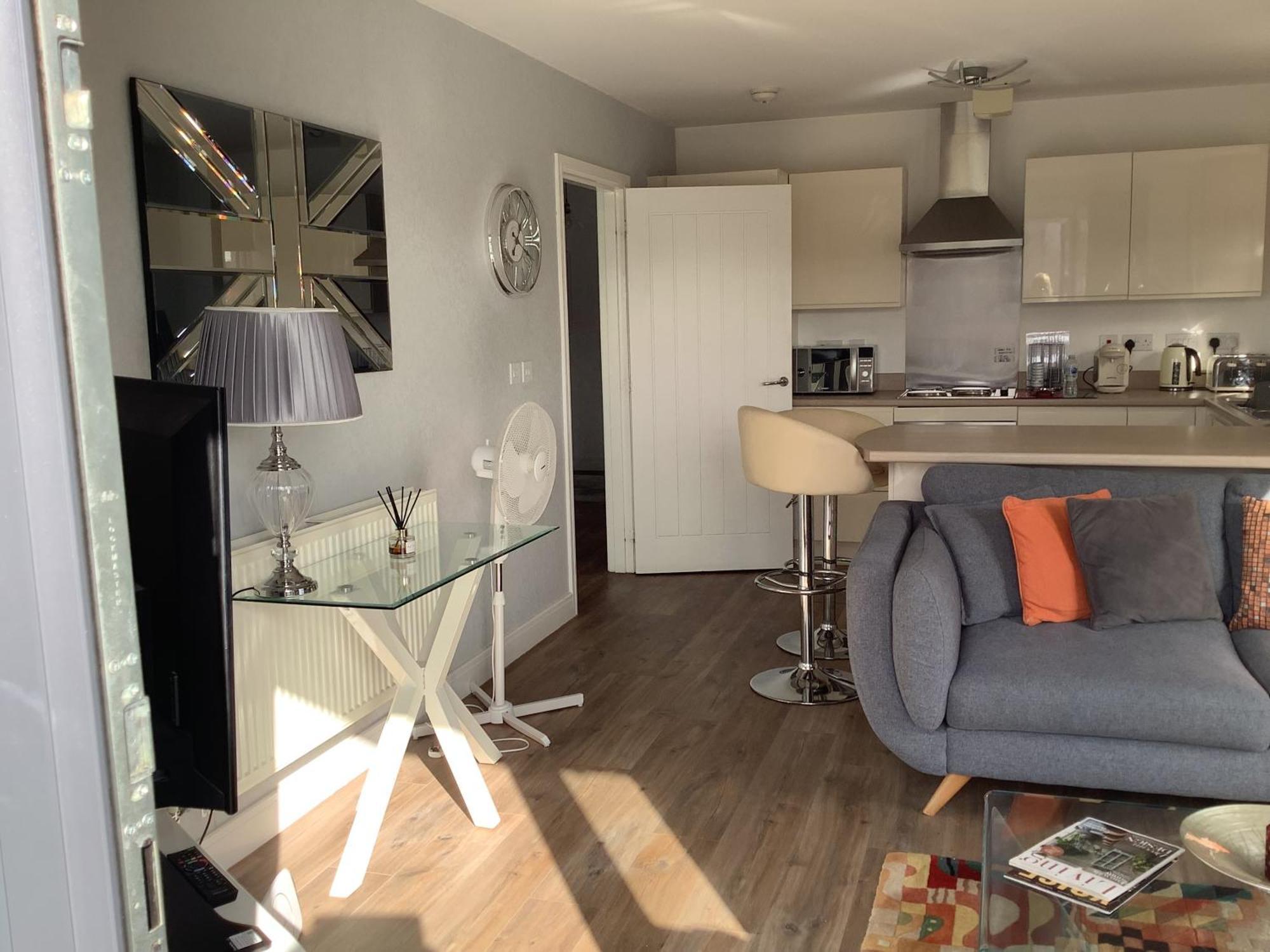 Apartment Luxury Riverside 2 Bedroomed With Balcony