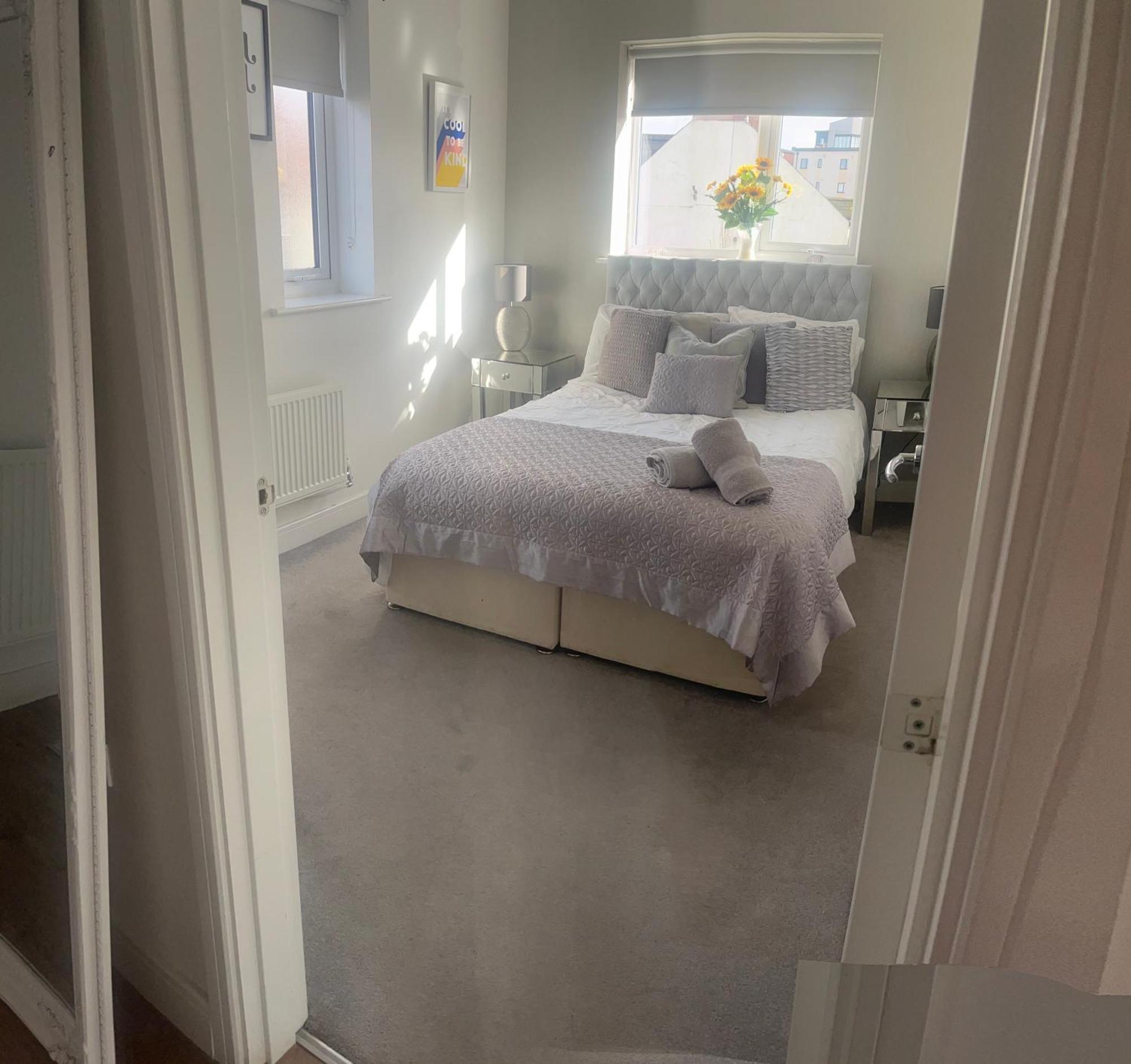 Luxury Riverside 2 Bedroomed With Balcony * Newport (Gwent)