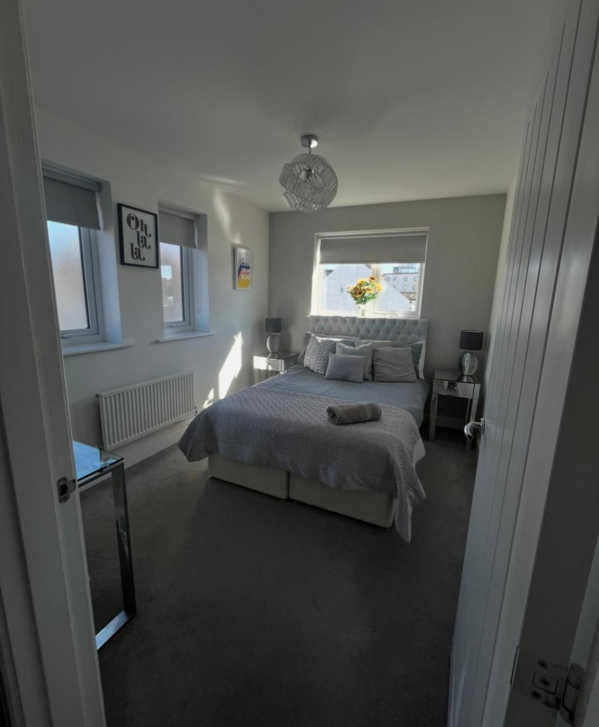 Luxury Riverside 2 Bedroomed With Balcony Apartment