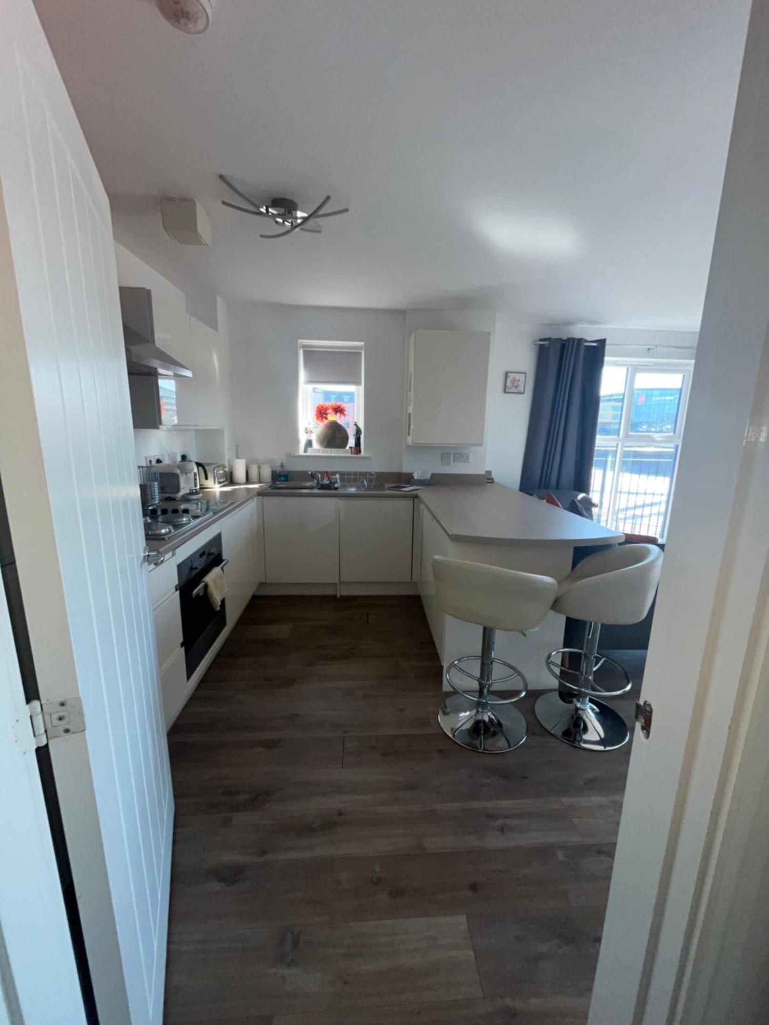 Luxury Riverside 2 Bedroomed With Balcony * Newport (Gwent)