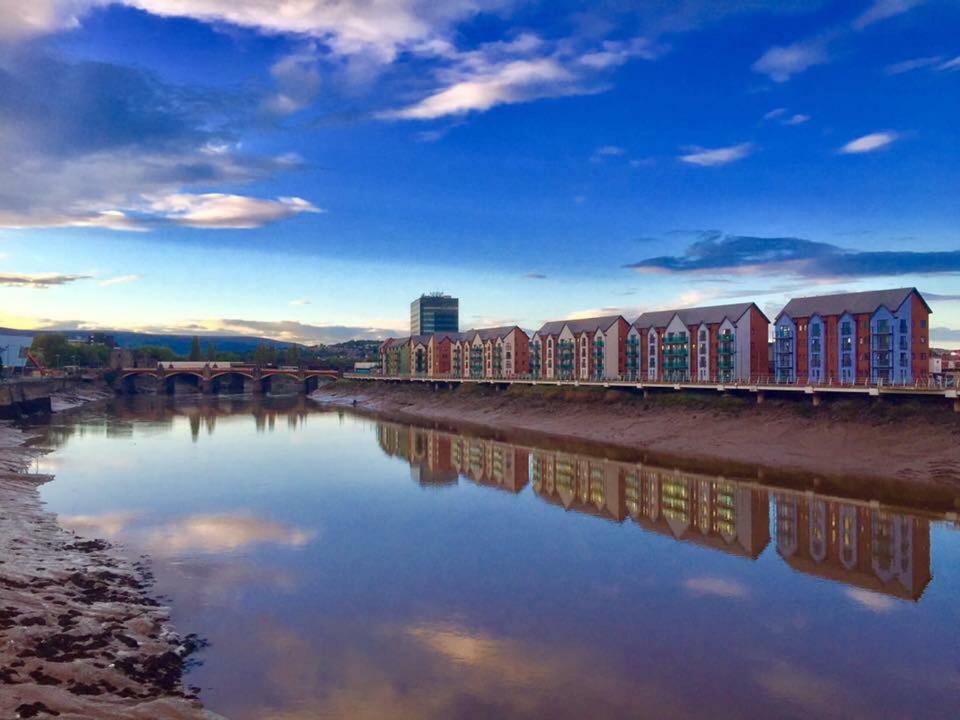 Apartment Luxury Riverside 2 Bedroomed With Balcony Newport (Gwent)