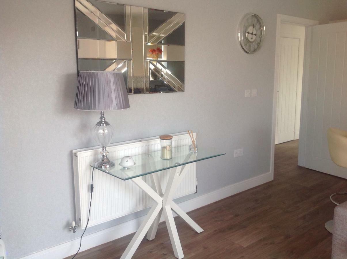Luxury Riverside 2 Bedroomed With Balcony Apartment